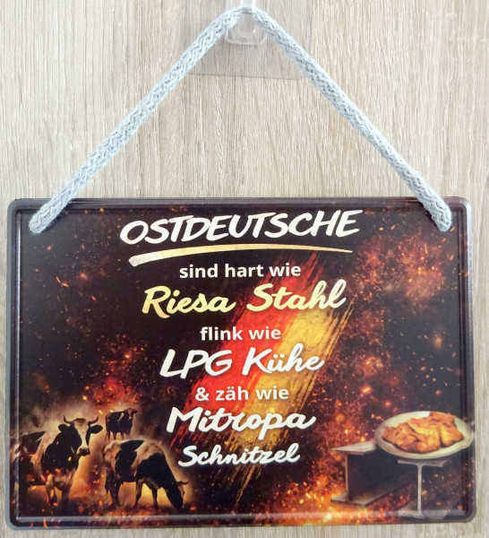 Hängeschild - Ostdeutsche sind hat wie Riesa-Stahl, flink wie LPG-Kühe & zäh wie Mitropa-Schnitzel