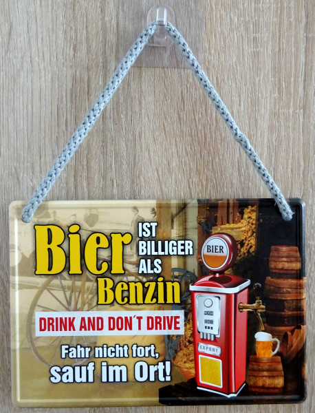 Hängeschild - Bier ist billiger als Benzin...